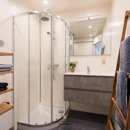 Apartamento Luxurious Next To The Sea And Centre With Free Parking Space